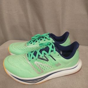 New Balance Mens Fuelcell Rebel V3 MFCXMM3 Green Running Shoes Sneakers Sz 8.5/9